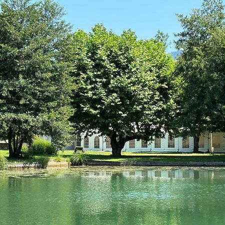 Les Lodges Du Lac Saint-Alban-de-Montbel Экстерьер фото