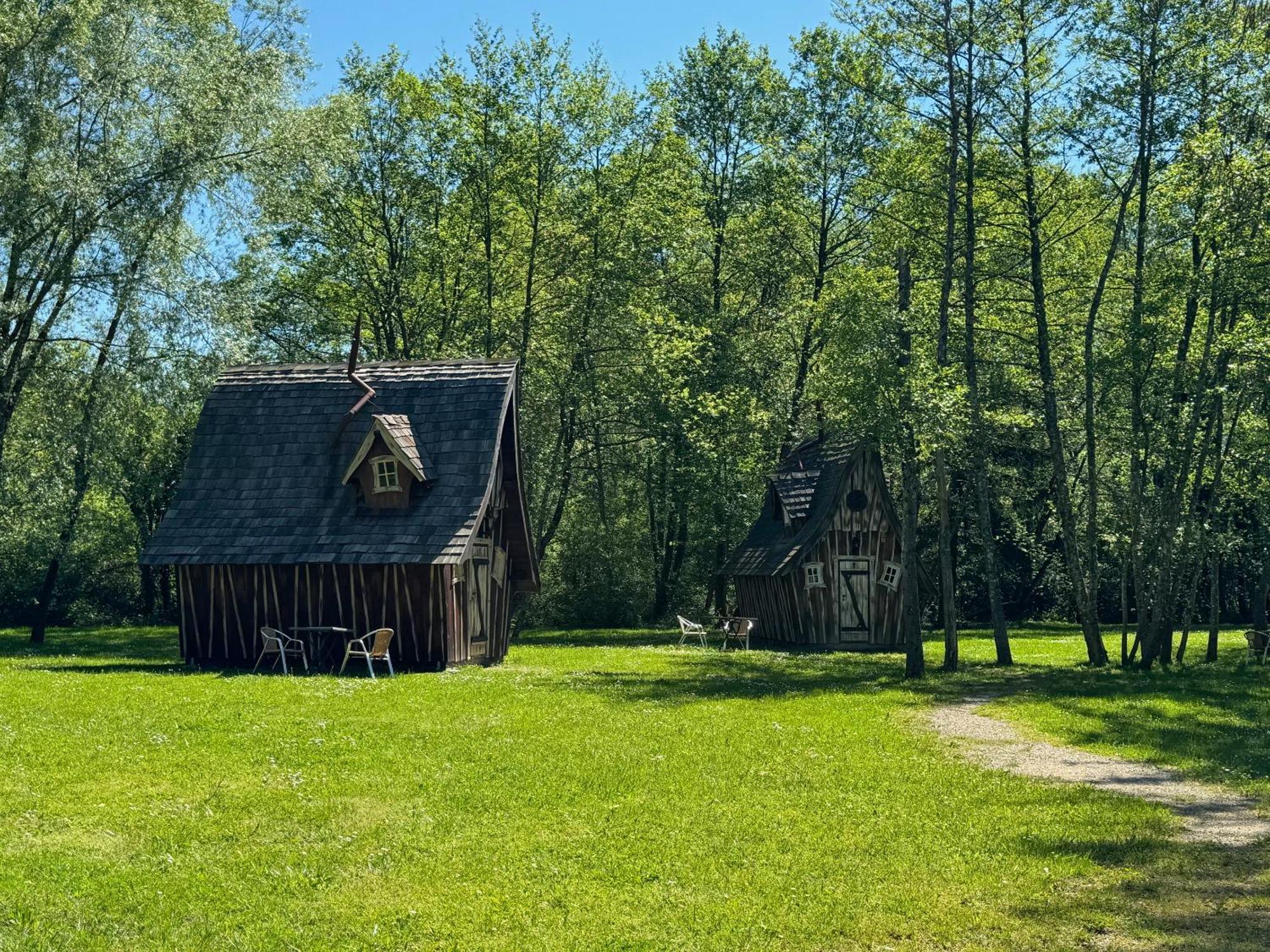 Les Lodges Du Lac Saint-Alban-de-Montbel Экстерьер фото