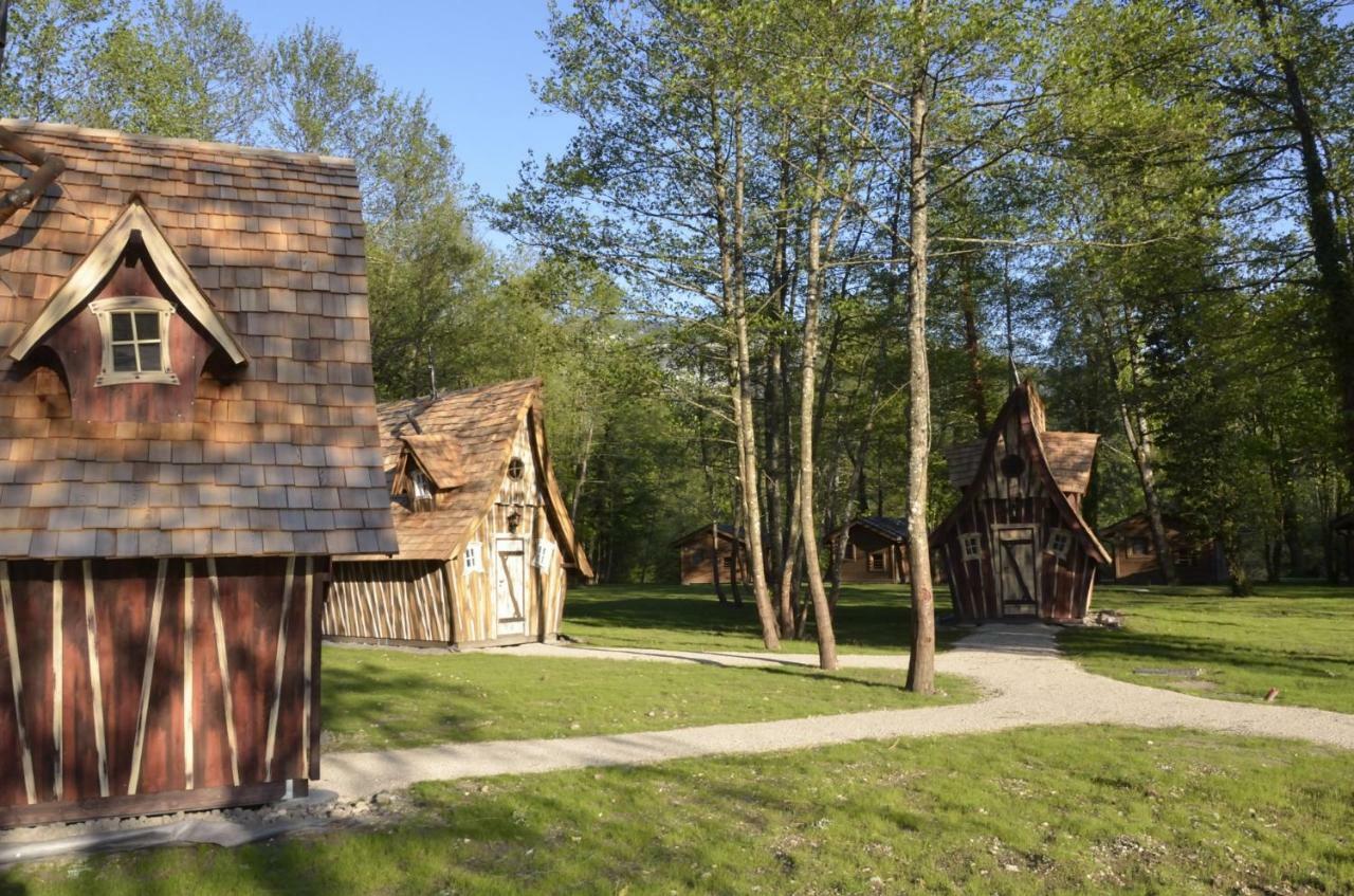 Les Lodges Du Lac Saint-Alban-de-Montbel Экстерьер фото