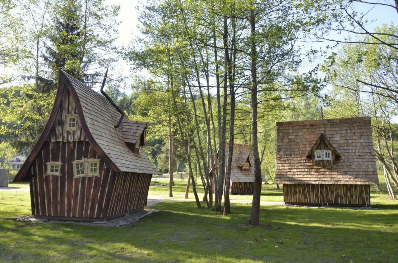 Les Lodges Du Lac Saint-Alban-de-Montbel Экстерьер фото
