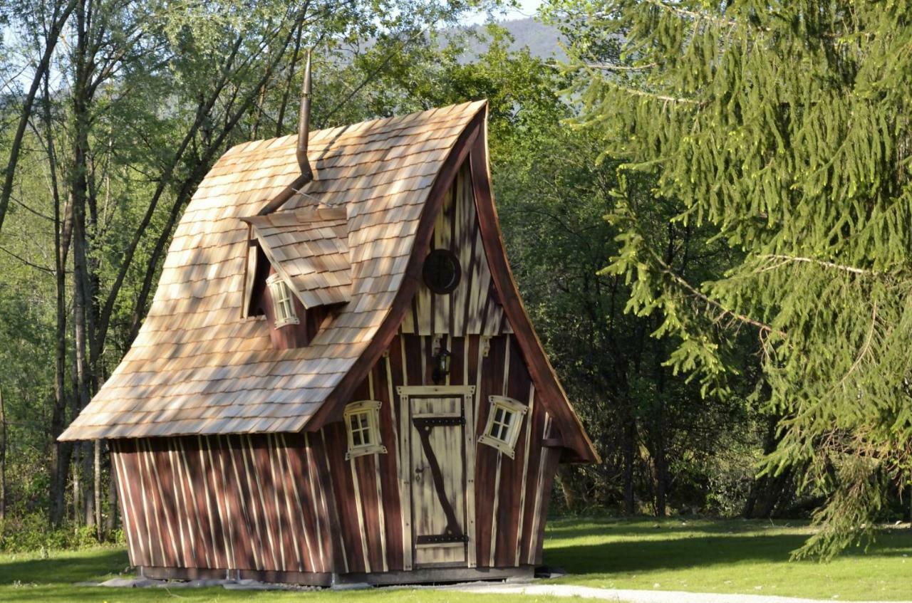 Les Lodges Du Lac Saint-Alban-de-Montbel Экстерьер фото
