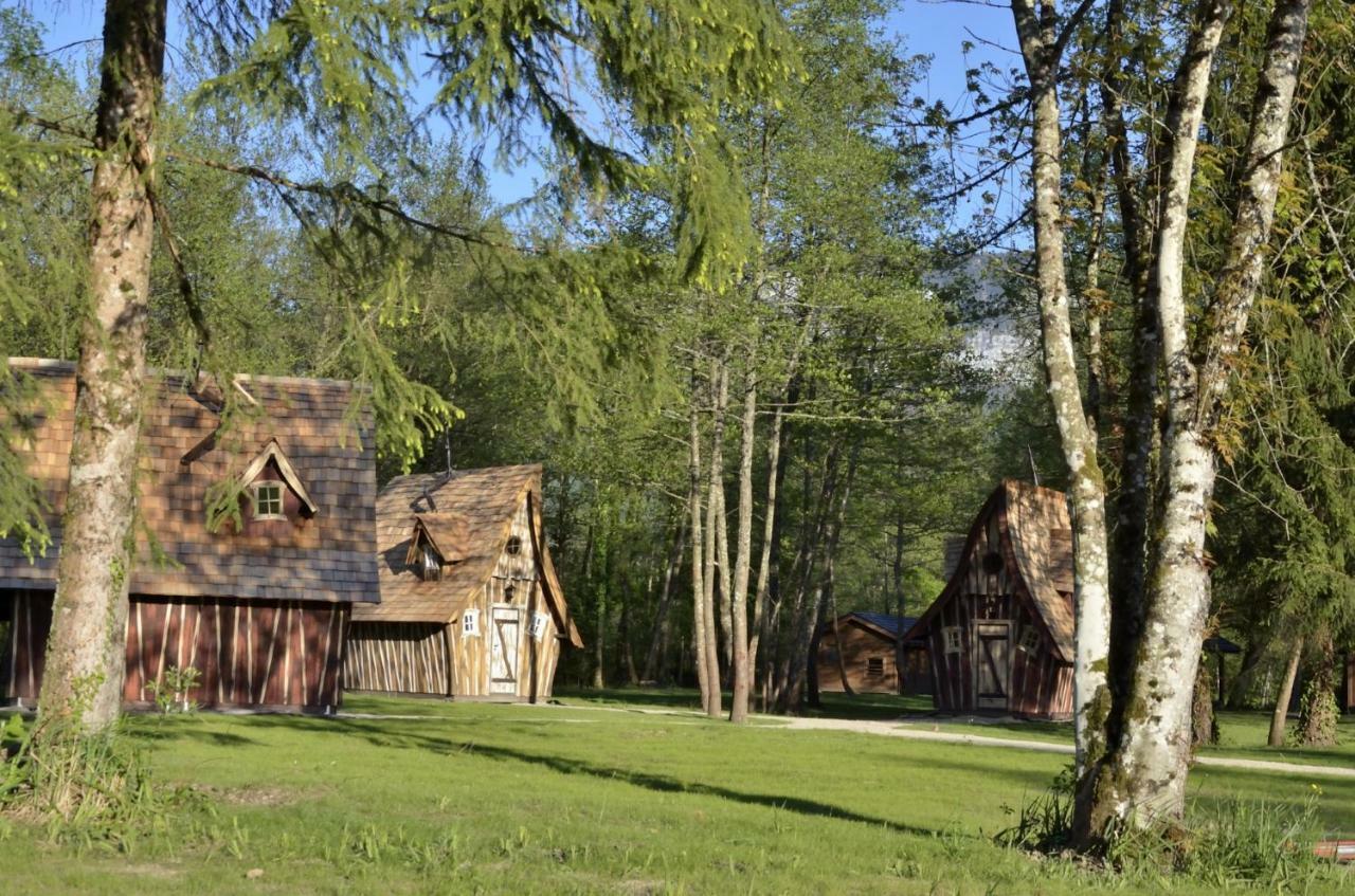 Les Lodges Du Lac Saint-Alban-de-Montbel Экстерьер фото