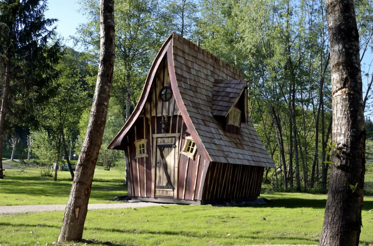 Les Lodges Du Lac Saint-Alban-de-Montbel Экстерьер фото