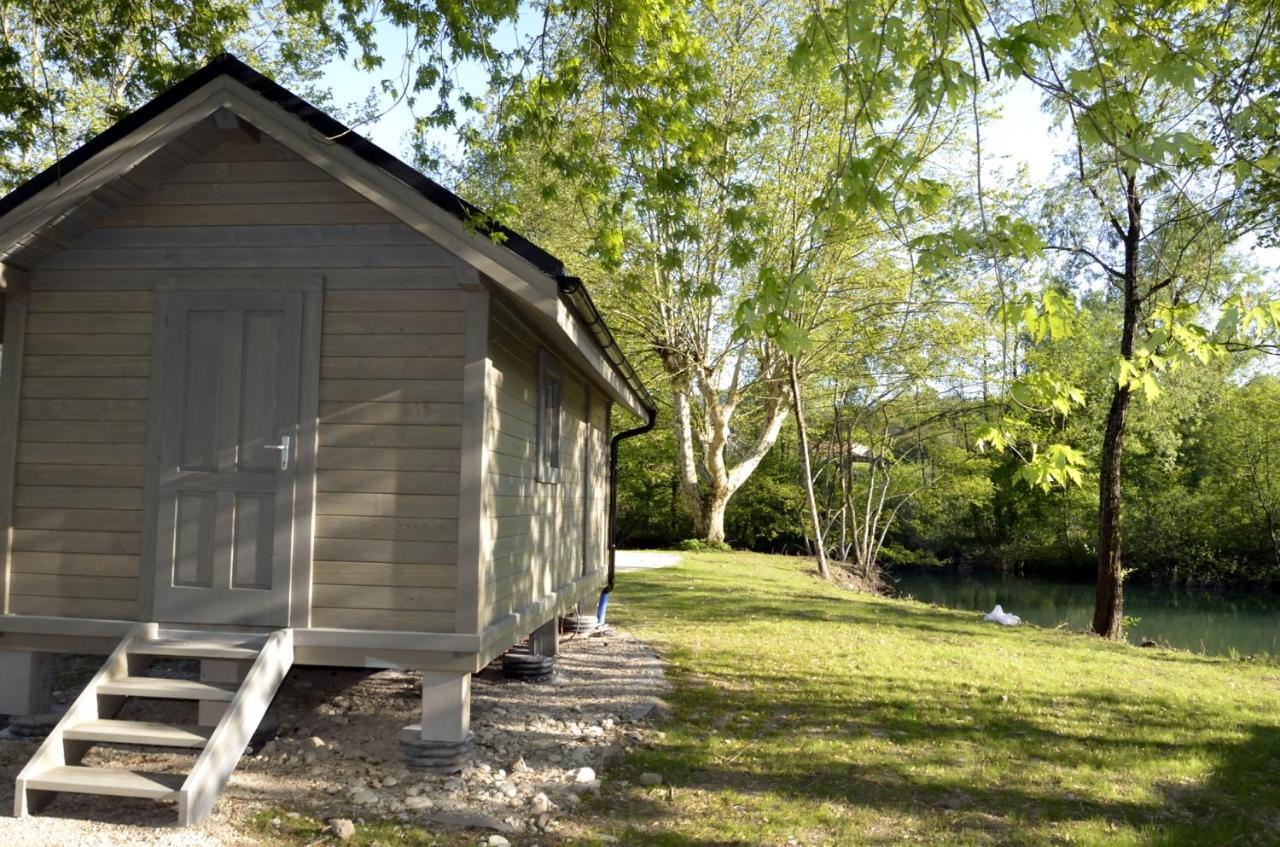 Les Lodges Du Lac Saint-Alban-de-Montbel Экстерьер фото