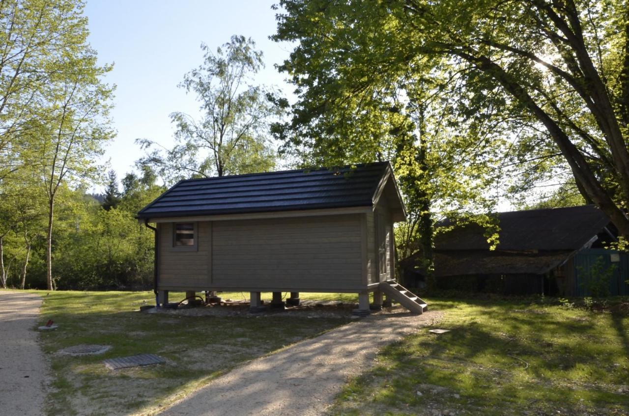 Les Lodges Du Lac Saint-Alban-de-Montbel Экстерьер фото