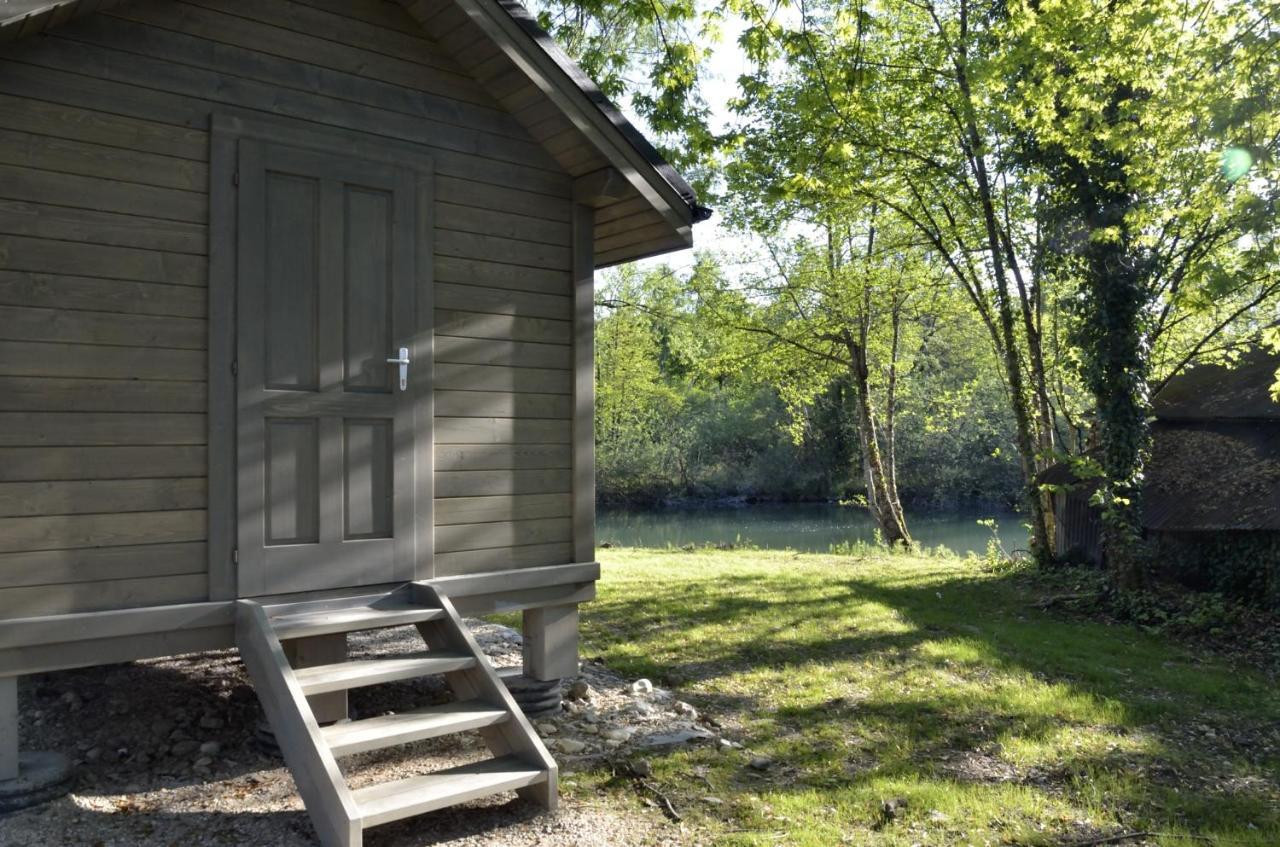 Les Lodges Du Lac Saint-Alban-de-Montbel Экстерьер фото