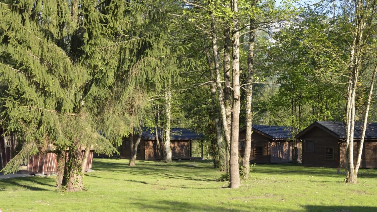 Les Lodges Du Lac Saint-Alban-de-Montbel Экстерьер фото