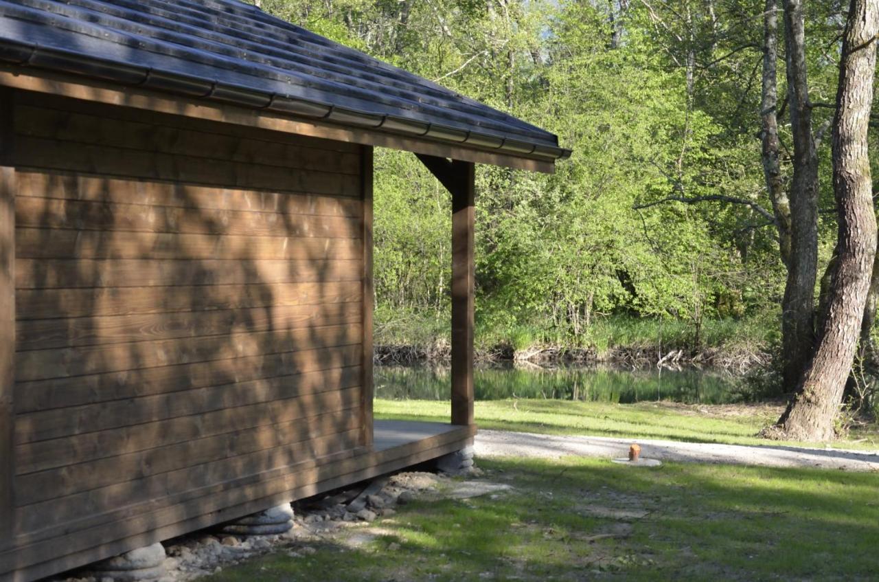 Les Lodges Du Lac Saint-Alban-de-Montbel Экстерьер фото