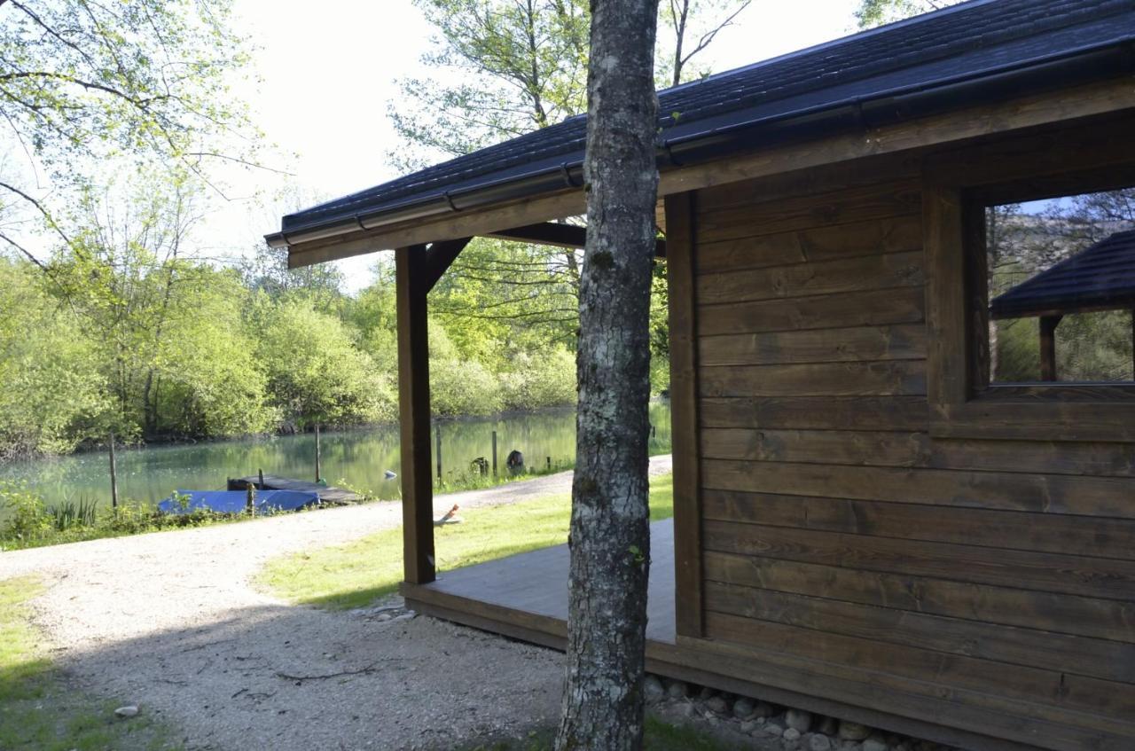 Les Lodges Du Lac Saint-Alban-de-Montbel Экстерьер фото